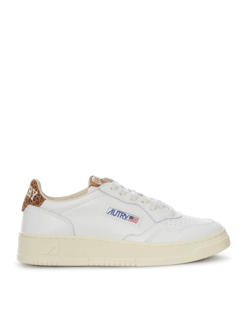 MEDALIST LOW WHITE LEATHER SNEAKERS WITH LEOPARD DETAIL - Autry - Woman